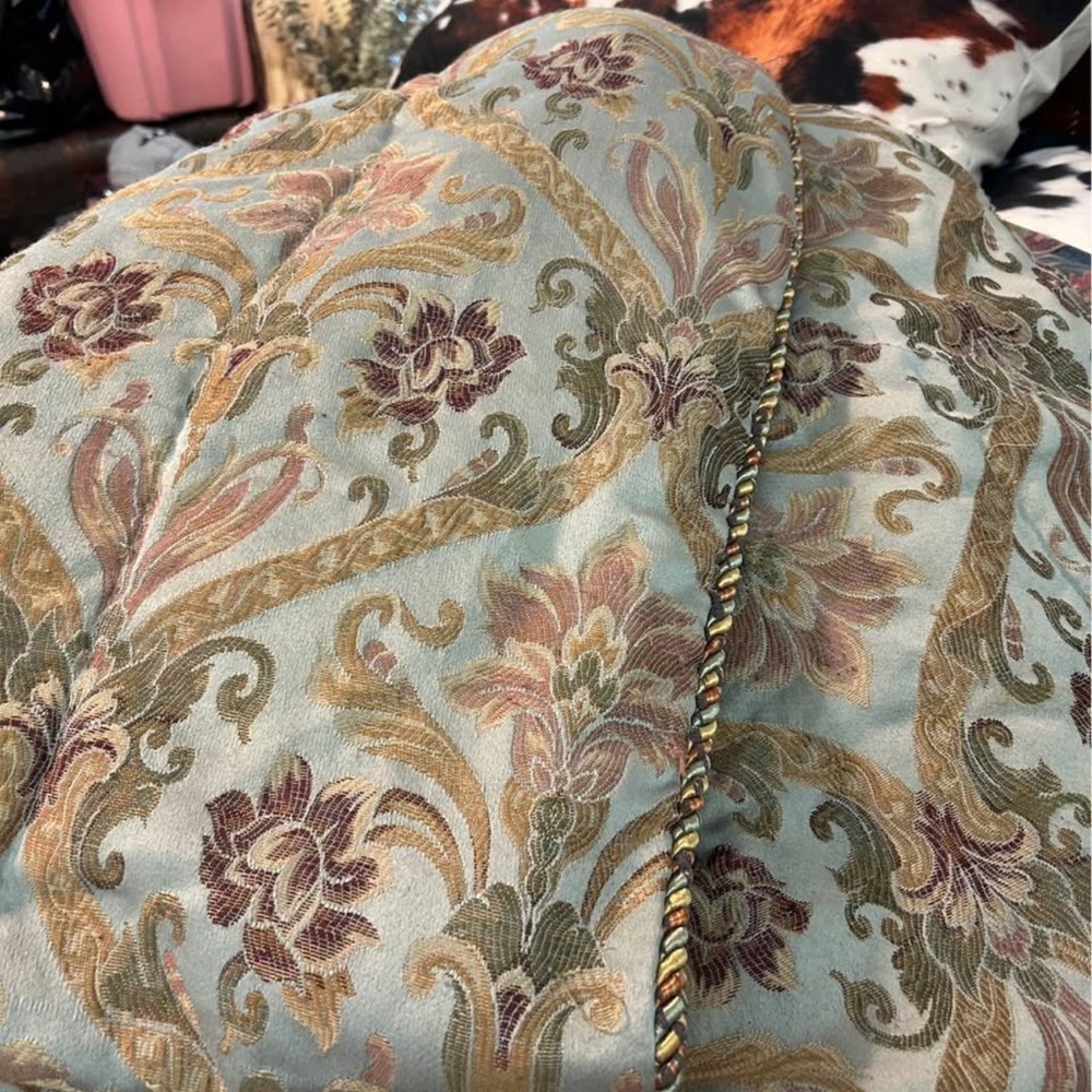 Queen Comforter Floral Tapestry with 3 Accent Pillows